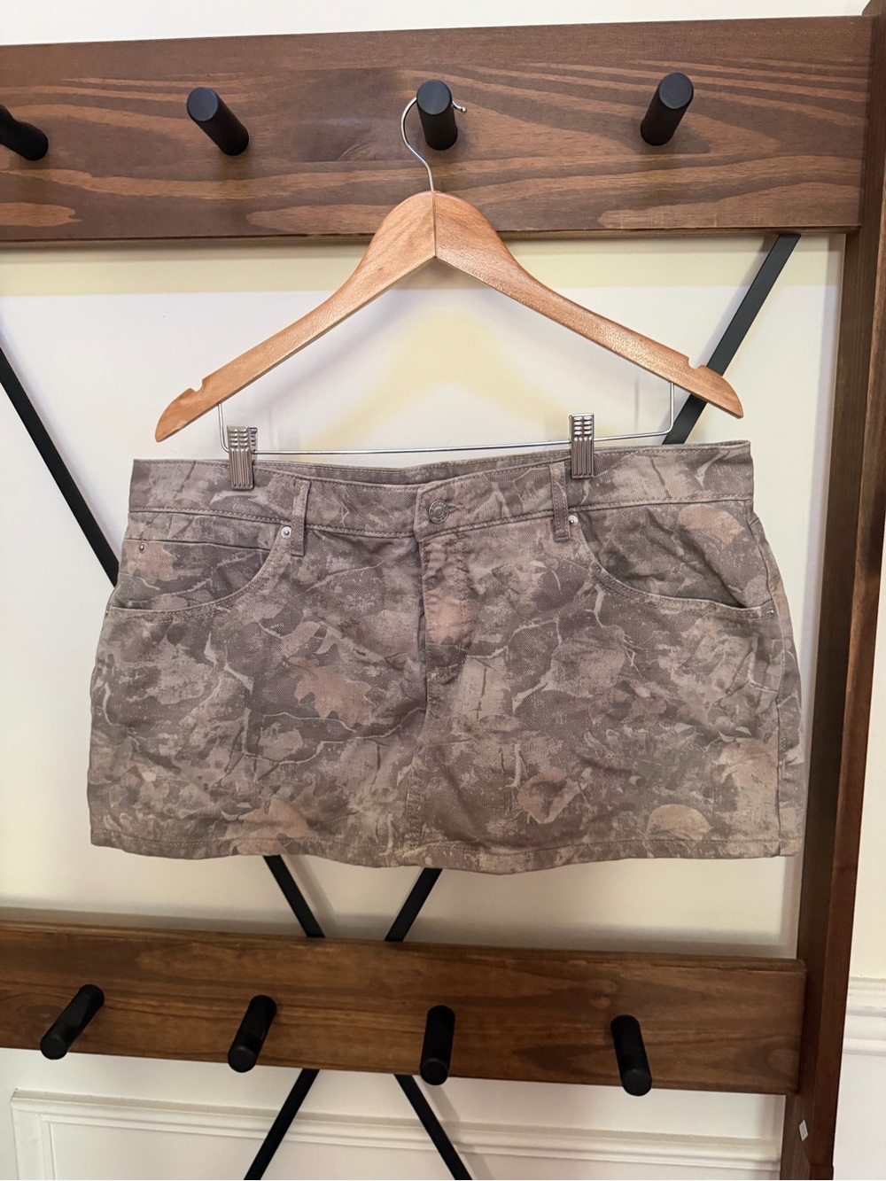 EUC size XL Garage camo jean skort